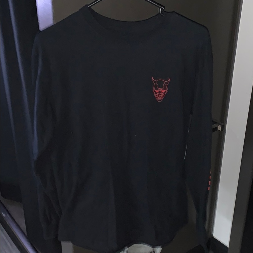 Men’s graphic long sleeve tee